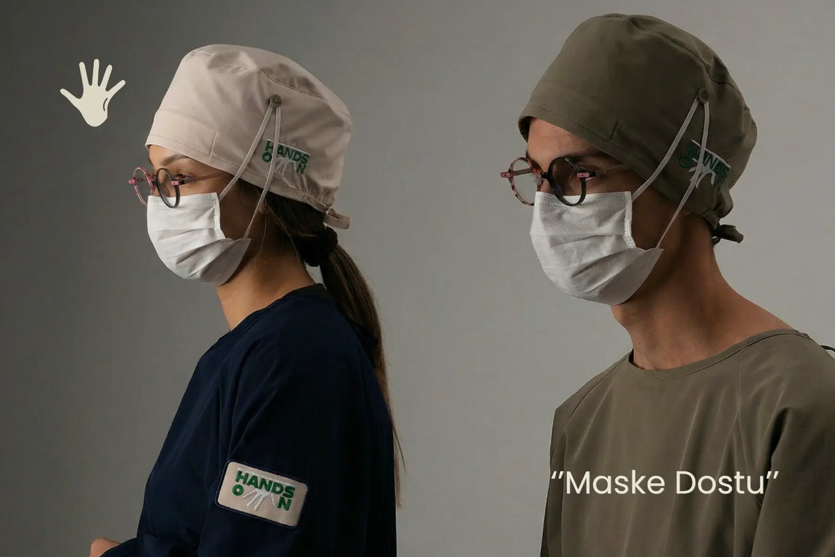 Hands On maske dostu bone stüdyo çekimi. Erkek ve kadın manken birlikte lifestyle yakın.
